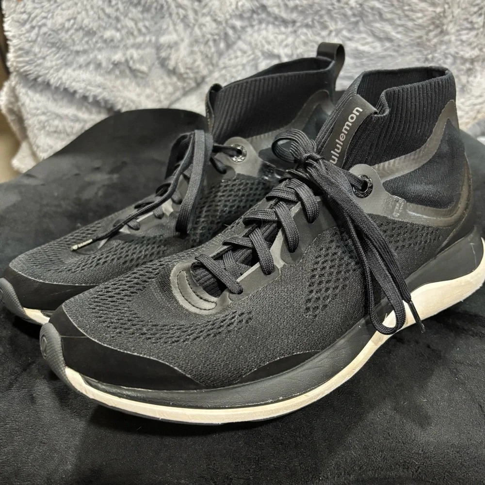 lululemon athletica Women’s Black and Gray Athletic Tennis Shoes Sneakers